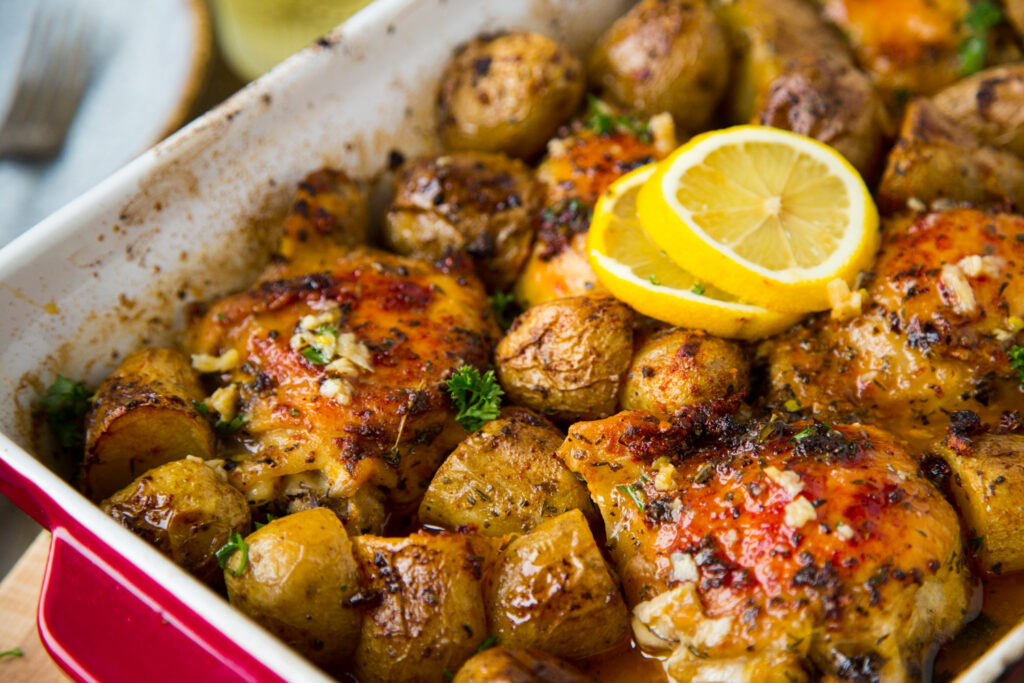 Dès 6/8 mois : Déjeuner - Kotopoulo Giahni (Poulet à la grecque) Courgettes, Pommes de terre au citron et poulet à la cannelle Texture "Lisse" DLC 22/04/2025