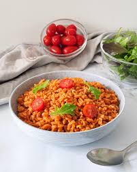 Dès 10/12 mois : Déjeuner - Légumes d'été (tomates, petits pois et haricots verts)  Blé aux poivrons et Olives noires et purée de pois chiche (citron et cumin) Texture "Mouliné" DLC 24/07/2025